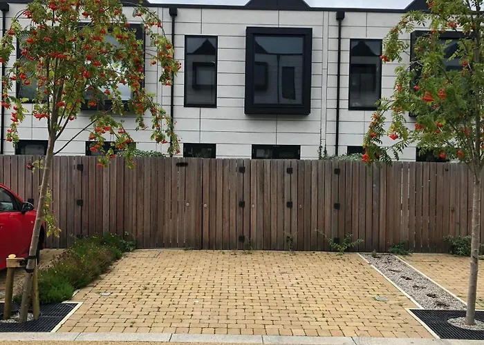 Large Townhouse 5 Beds With Two Parking Spaces - Manchester City Centre
