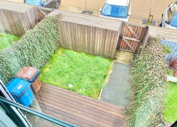 Large Townhouse 5 Beds With Two Parking Spaces - Manchester City Centre