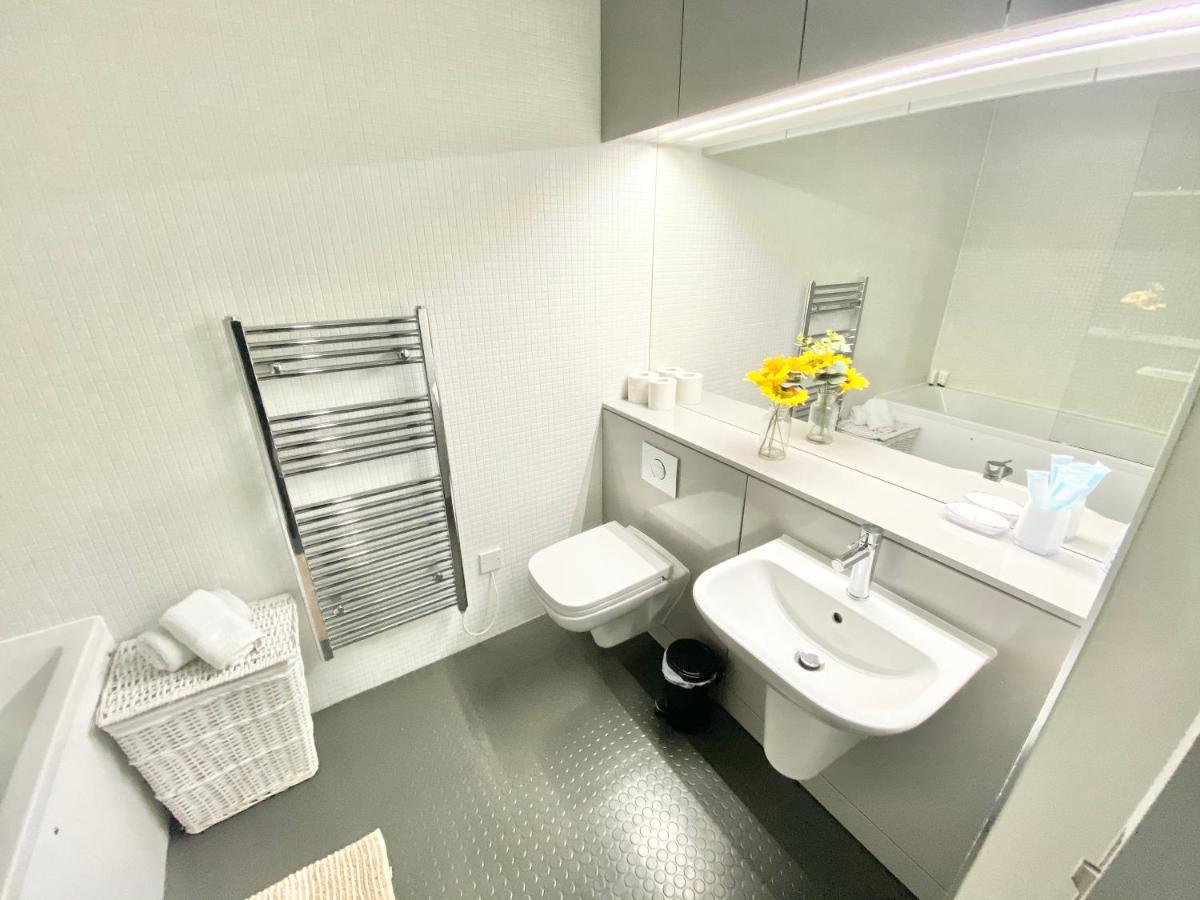 Holiday home Large Townhouse 5 Beds With Two Parking Spaces - Centre